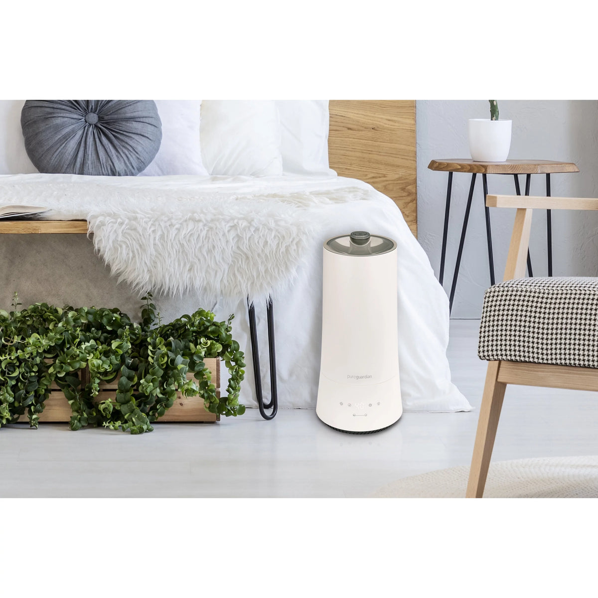 H997W. ft. PureGuardian 90-Hour 1.6 Gallon Cool Mist Ultrasonic Humidifier with Humidistat, 420 Sq